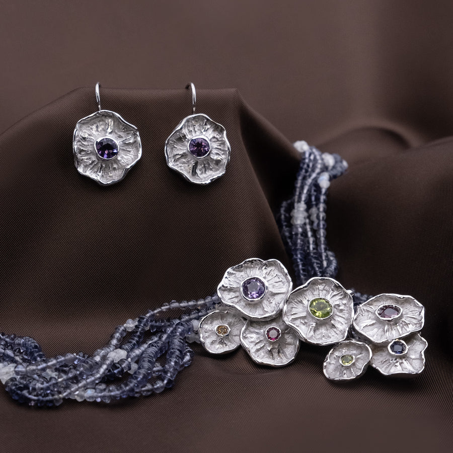Overall shot with the Fiore d'Inverno earrings with amethyst: the earrings are not included in the price
