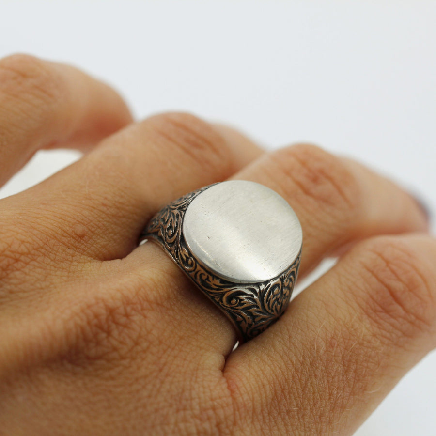 L'anello al dito