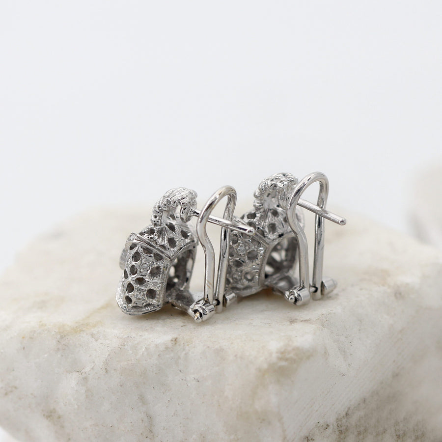 In profile with the clasp open: the post that goes through the lobe can be seen