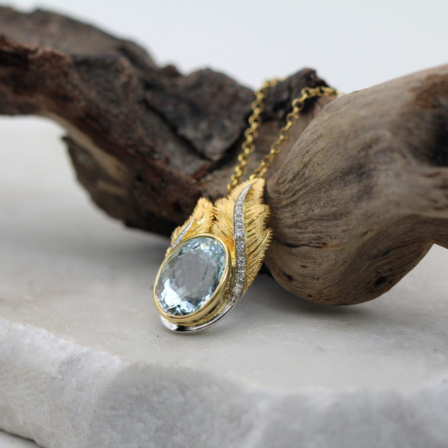 Side view of the pendant