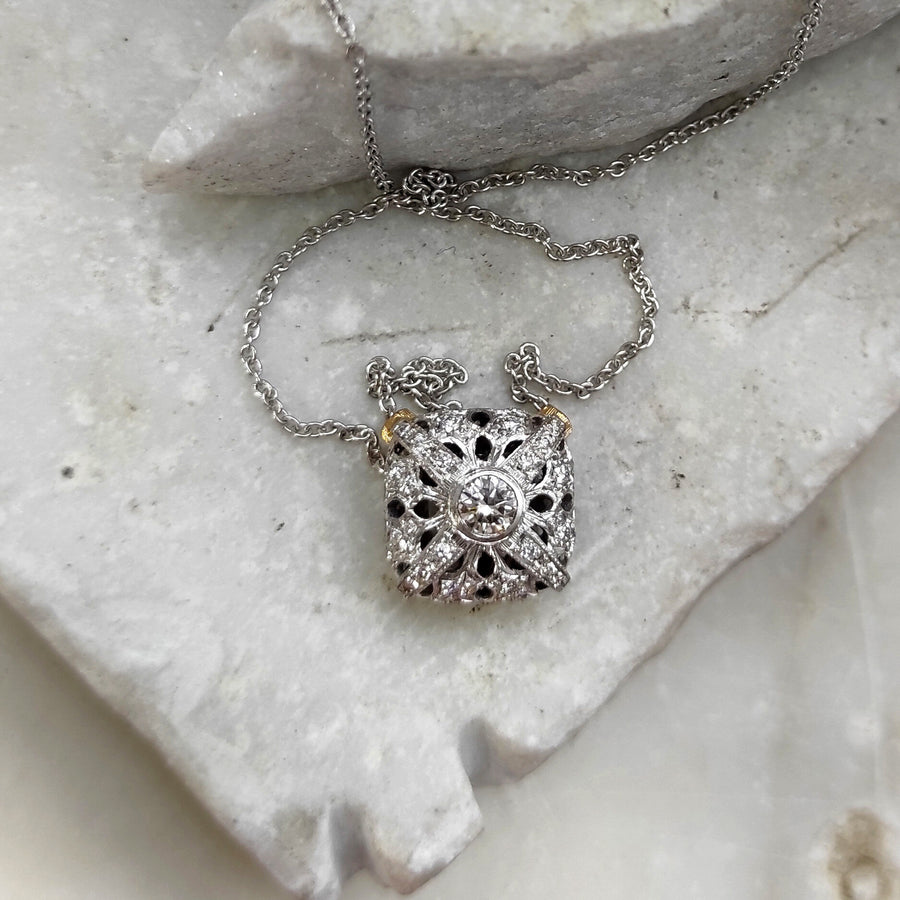 The chain gathered next to the pendant