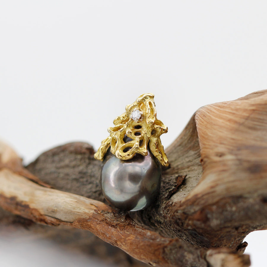 Standing on the wood: the cratered cap and the off-centre diamond