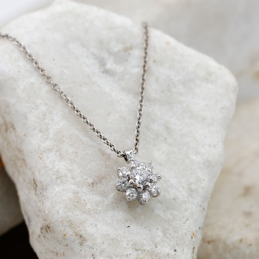From above: the chain runs down diagonally and the flower of stones stays at the bottom