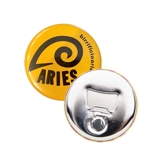 L'apribottiglia magnete Aries, tondo giallo con il marchio
