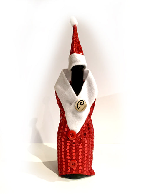 La bottiglia da 50 cl con la veste rossa e il cappello a punta