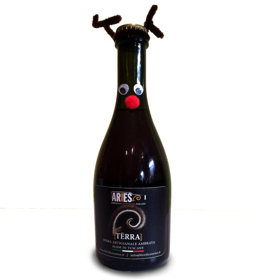 La bottiglia da 50 cl con le corna di renna e il naso rosso