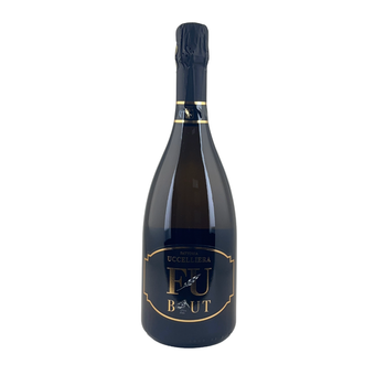 Bottiglia di spumante Brut della Fattoria Uccelliera, vetro scuro e capsula nera, su fondo bianco