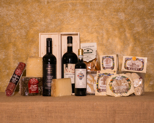 I 12 prodotti del cesto «Gran Toscana» disposti sul fondo di juta, fra cui Magnum Chianti DOCG Borgo alla Terra, Prosciutto Toscano saporito e Salame di cinghiale Poli, e gli altri.