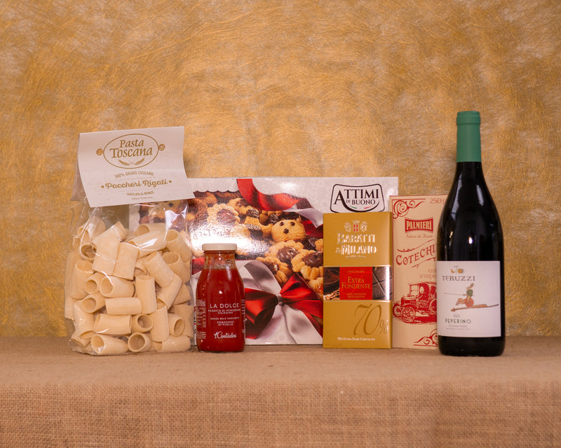 I 6 prodotti del cesto «Piccolo Buongustaio» disposti sul fondo di juta, fra cui Rigatoni Pasta Toscana BIO, Passata di ciliegino iContadini e Cotechino Palmieri, e gli altri.