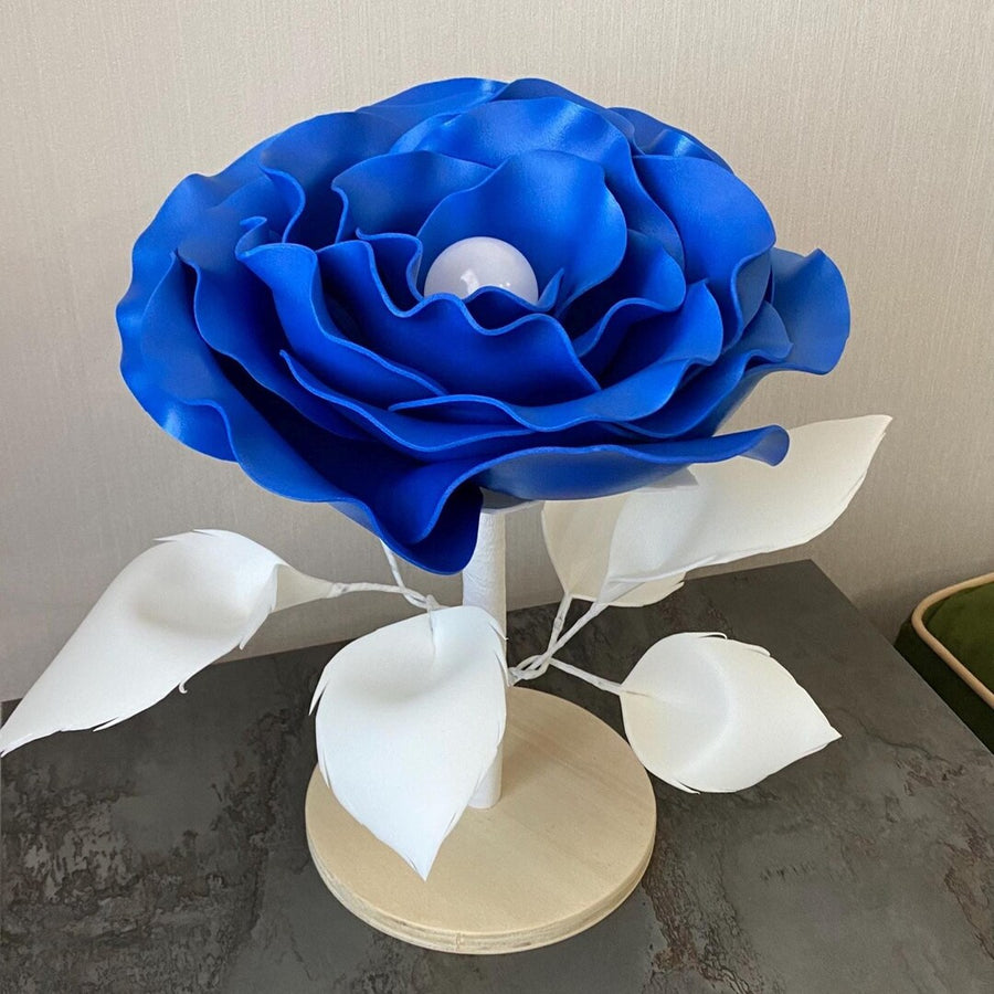 Rosa Blu da Comodino — GlowBlooms, fatto a mano a Collesalvetti