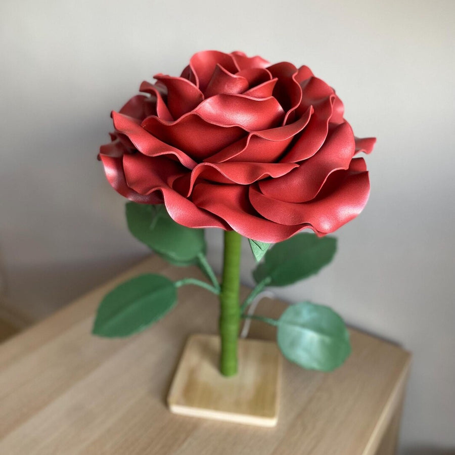 Rosa Rossa con Base in Legno — GlowBlooms, fatto a mano a Collesalvetti