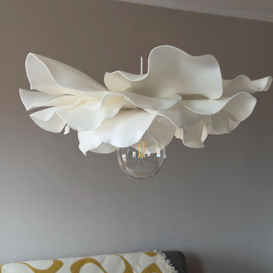 Lampadario Fiore Bianco — GlowBlooms, fatto a mano a Collesalvetti