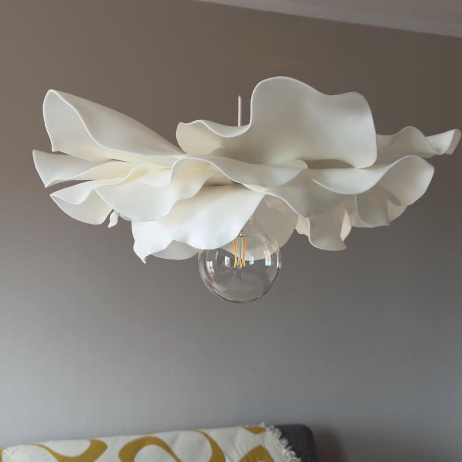 Lampadario Fiore Bianco — GlowBlooms, fatto a mano a Collesalvetti