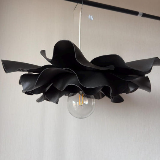 Lampadario Fiore Nero — GlowBlooms, fatto a mano a Collesalvetti