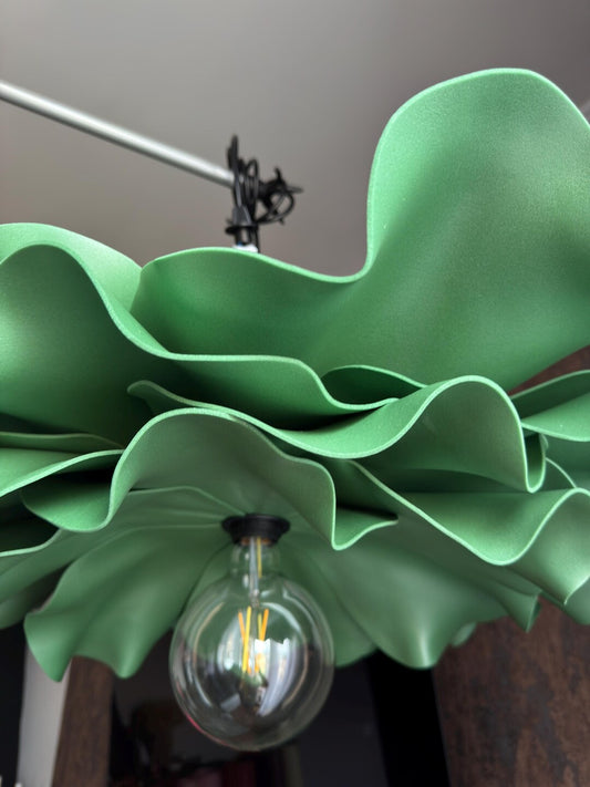 Lampadario Fiore Verde Salvia — GlowBlooms, fatto a mano a Collesalvetti