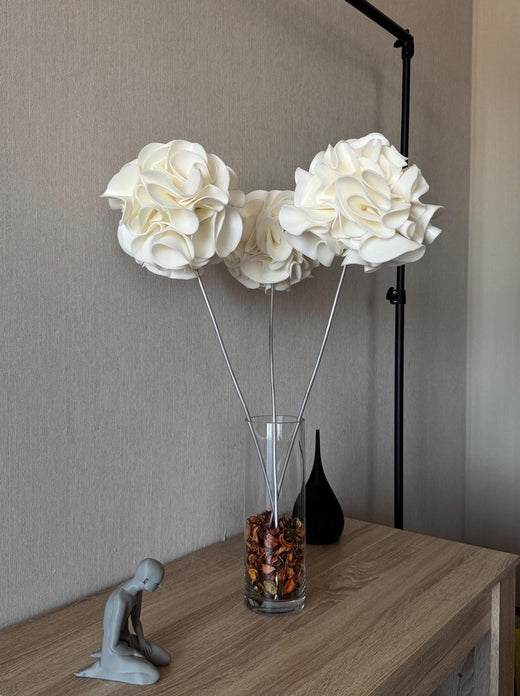 Fiori Bianchi in Vaso di Vetro — GlowBlooms, fatto a mano a Collesalvetti