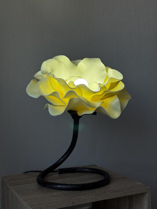Fiore Giallo da Tavolo — GlowBlooms, fatto a mano a Collesalvetti