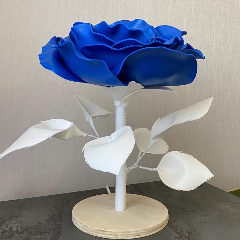 Rosa Blu da Comodino — GlowBlooms, fatto a mano a Collesalvetti
