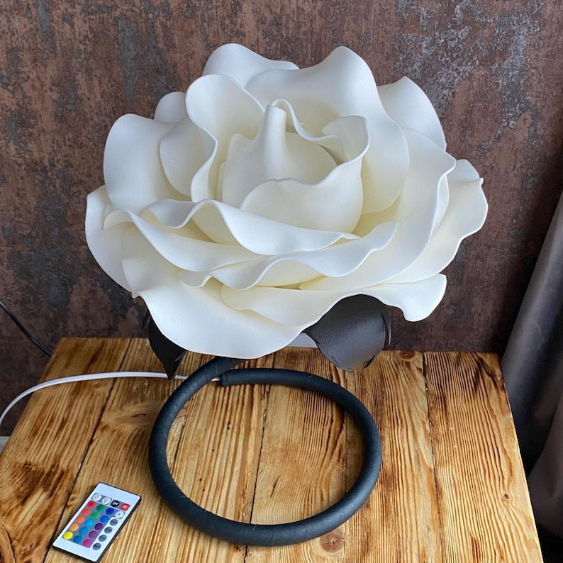 Rosa Bianca a Gambo Nero — GlowBlooms, fatto a mano a Collesalvetti