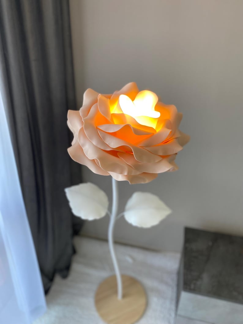 Rosa Neige con foglie bianche — GlowBlooms, fatto a mano a Collesalvetti