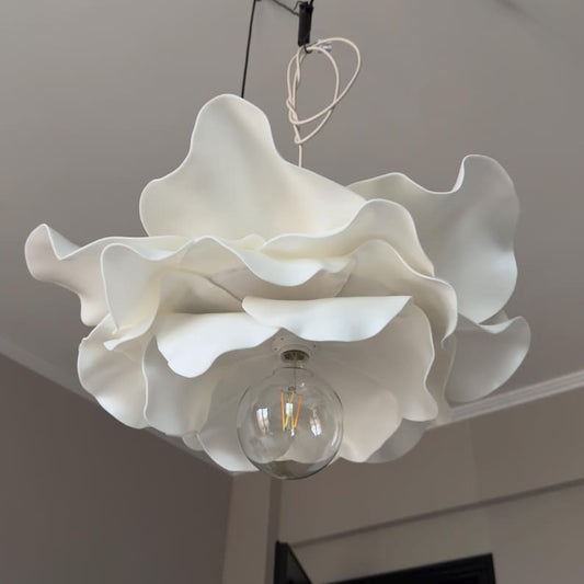 Lampadario Fiore Bianco — GlowBlooms, fatto a mano a Collesalvetti