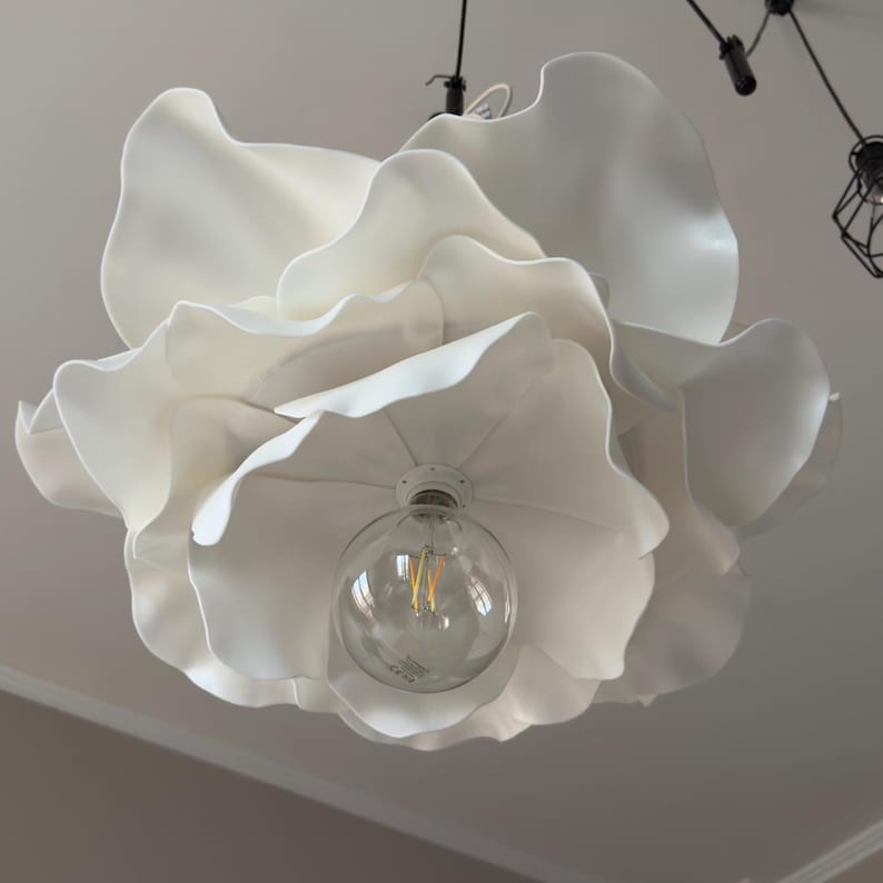Lampadario Fiore Bianco — GlowBlooms, fatto a mano a Collesalvetti
