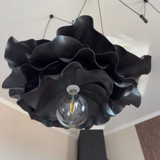 Lampadario Fiore Nero — GlowBlooms, fatto a mano a Collesalvetti