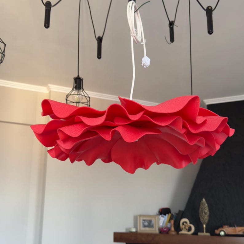 Lampadario Fiore Rosso — GlowBlooms, fatto a mano a Collesalvetti