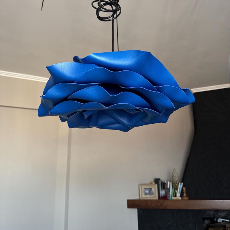 Lampadario Rosa Blu — GlowBlooms, fatto a mano a Collesalvetti