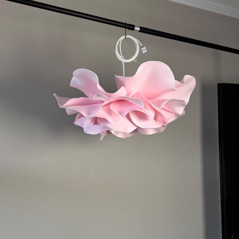 Lampadario Fiore Rosa — GlowBlooms, fatto a mano a Collesalvetti