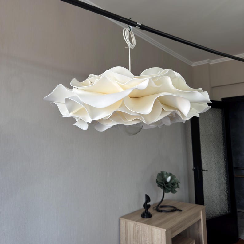Lampadario Fiore Bianco — grande — GlowBlooms, fatto a mano a Collesalvetti