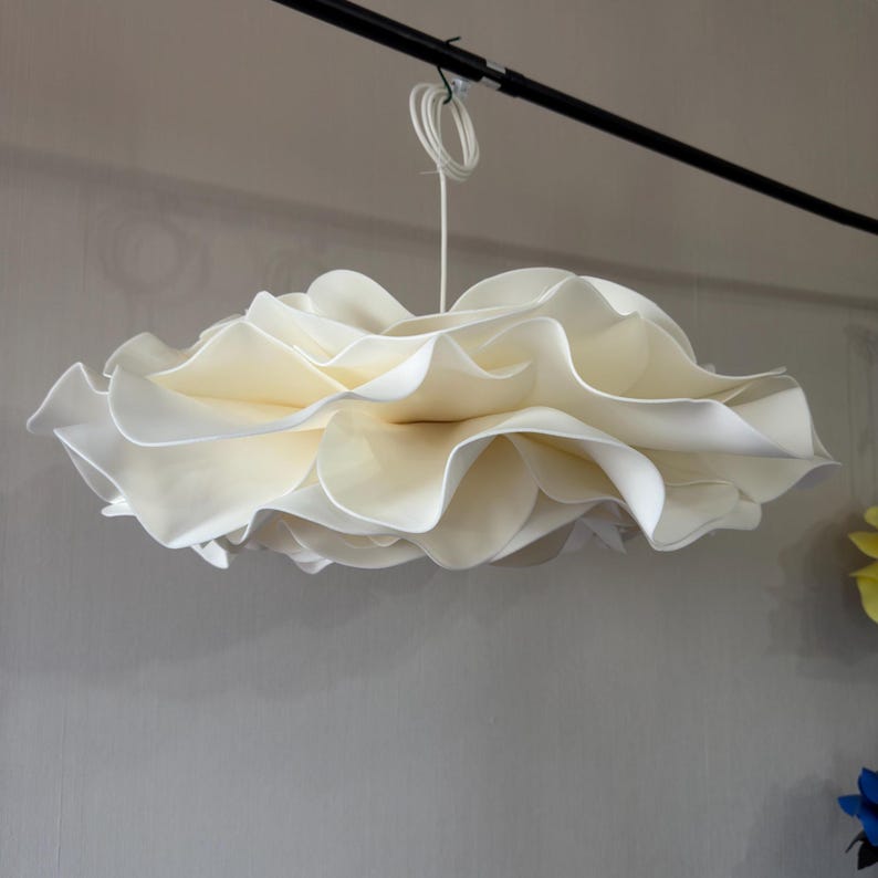 Lampadario Fiore Bianco — grande — GlowBlooms, fatto a mano a Collesalvetti