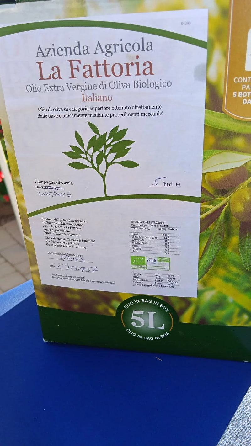 L'etichetta della confezione bag-in-box da 5 litri: Azienda Agricola La Fattoria, olio extravergine di oliva biologico