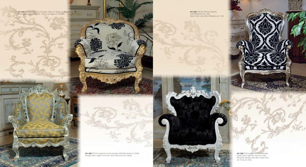 La pagina di catalogo con le quattro poltrone affiancate, ognuna con uno schienale e un tessuto diversi
