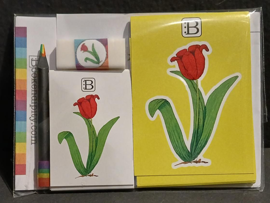Il kit Leggi & Colora dedicato al Tulipano, chiuso nella busta: i due taccuini, la matita, il righello e la gomma