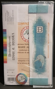 Il contenuto del kit dedicato al Delfino: l'attestato di amicizia, il segnalibro e la spilletta