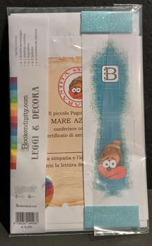 Il contenuto del kit dedicato al Paguro: l'attestato di amicizia, il segnalibro e la spilletta