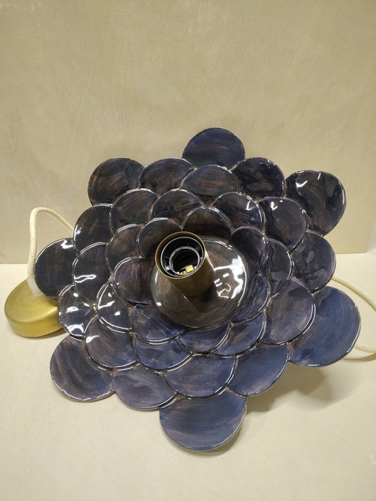 Lampada blu a pois, dettaglio del decoro