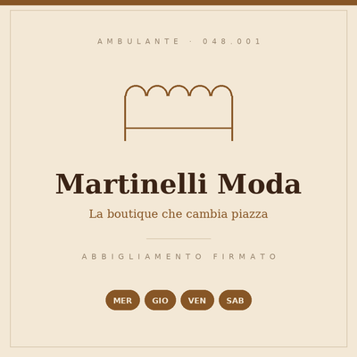 Insegna disegnata del banco Martinelli Moda: abbigliamento firmato, mercoledì, giovedì, venerdì e sabato